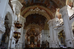 wnętrze kościoła w Krzeszowie