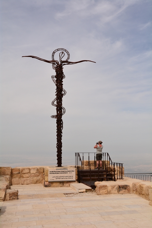 krzyż i laska Mojżesza, pomnik, Góra Nebo