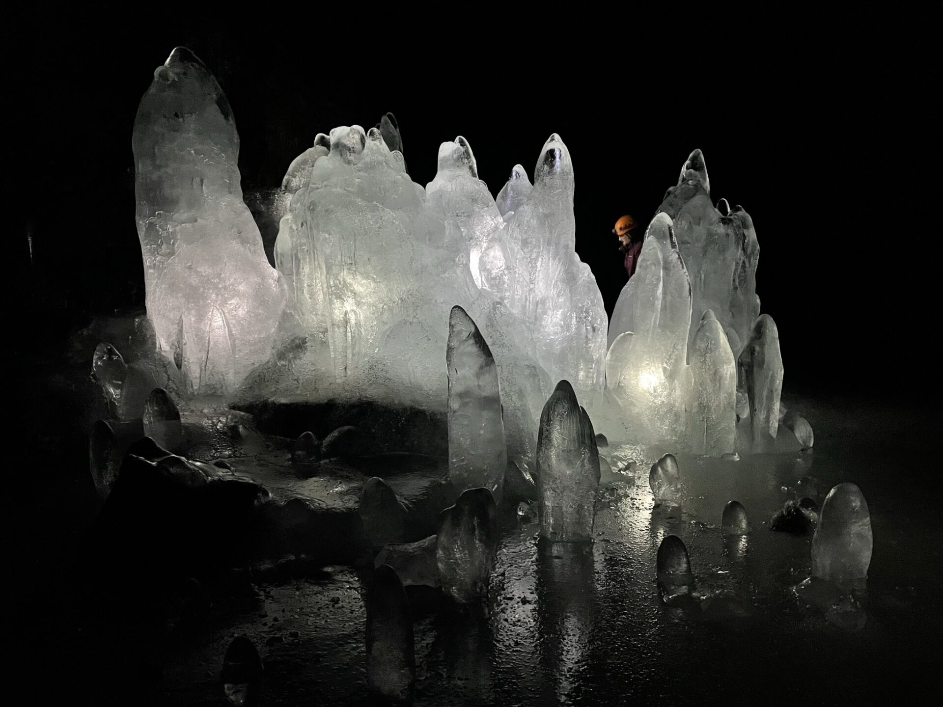 formacje lodowe, jaskinia Lofthellir w Myvatn